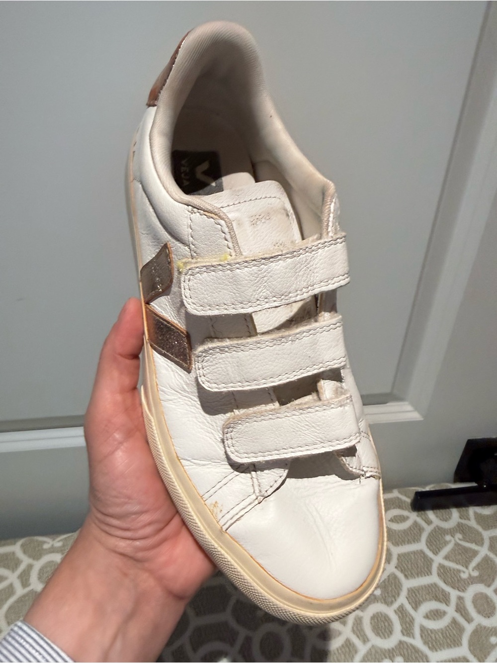 Veja Recife Logo Leather Sneaker. Size 9 - Picture 12 of 14